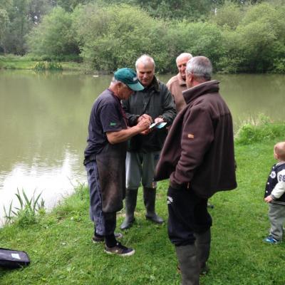 Gérard fait signer à Michel son ticket de pesée